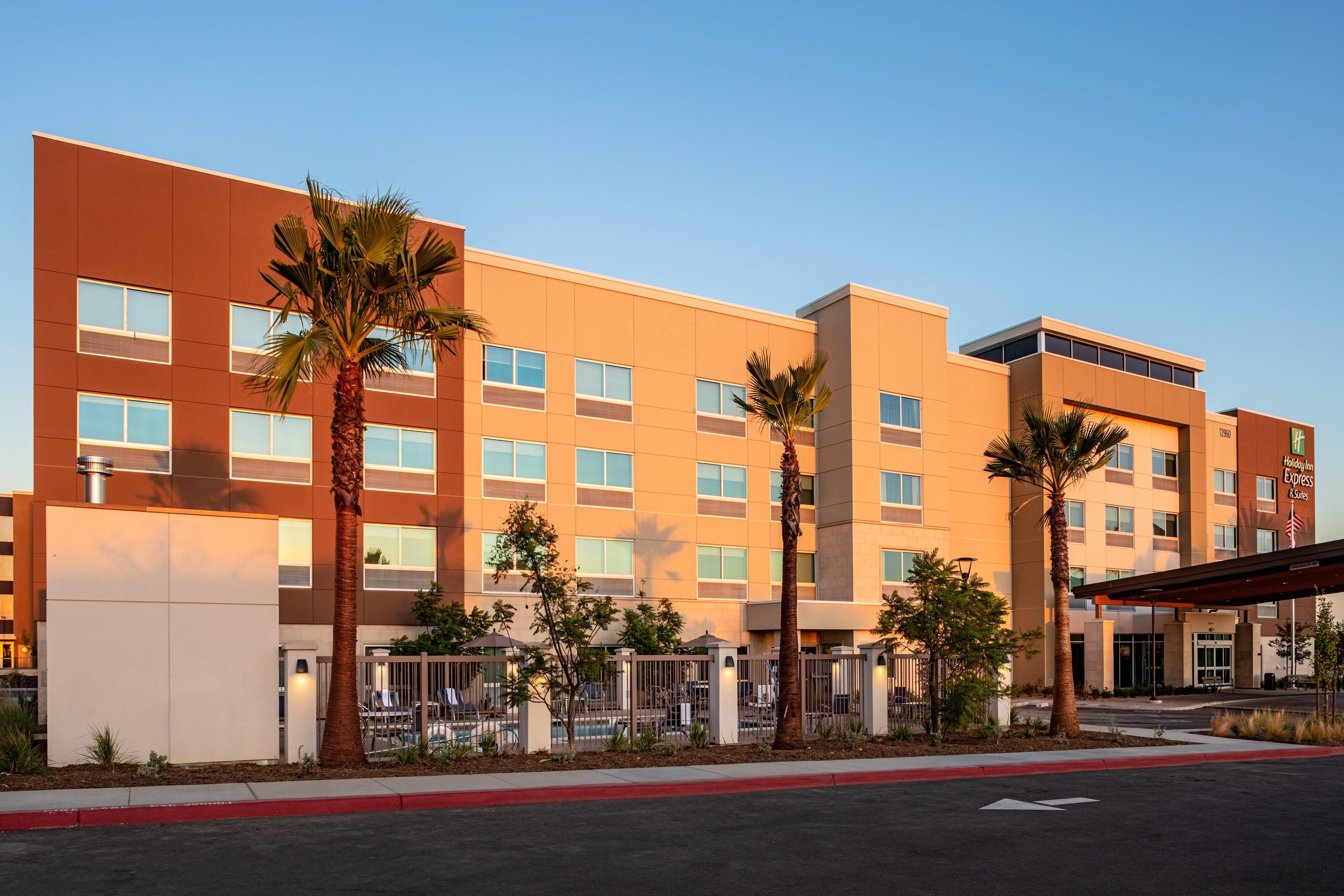 Holiday Inn Express & Suites - Moreno Valley - Riverside, An Ihg Hotel Exterior photo